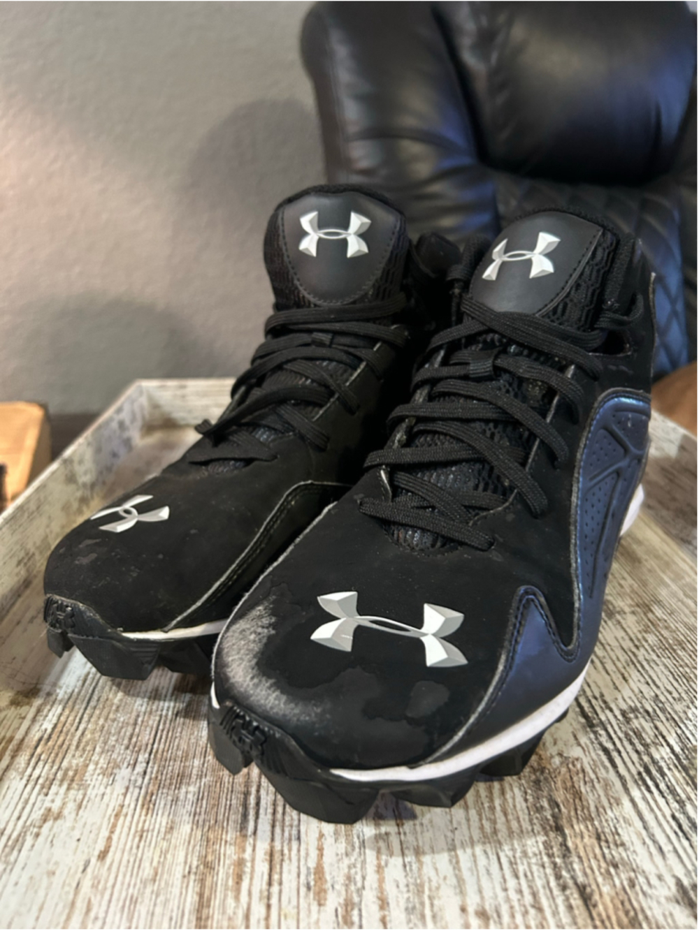 Under Armour Athletic Cleats Size 7.5 Black and White